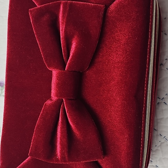 Estee Lauder Red Velvet Cosmetic Bag with Bow - Picture 4 of 8